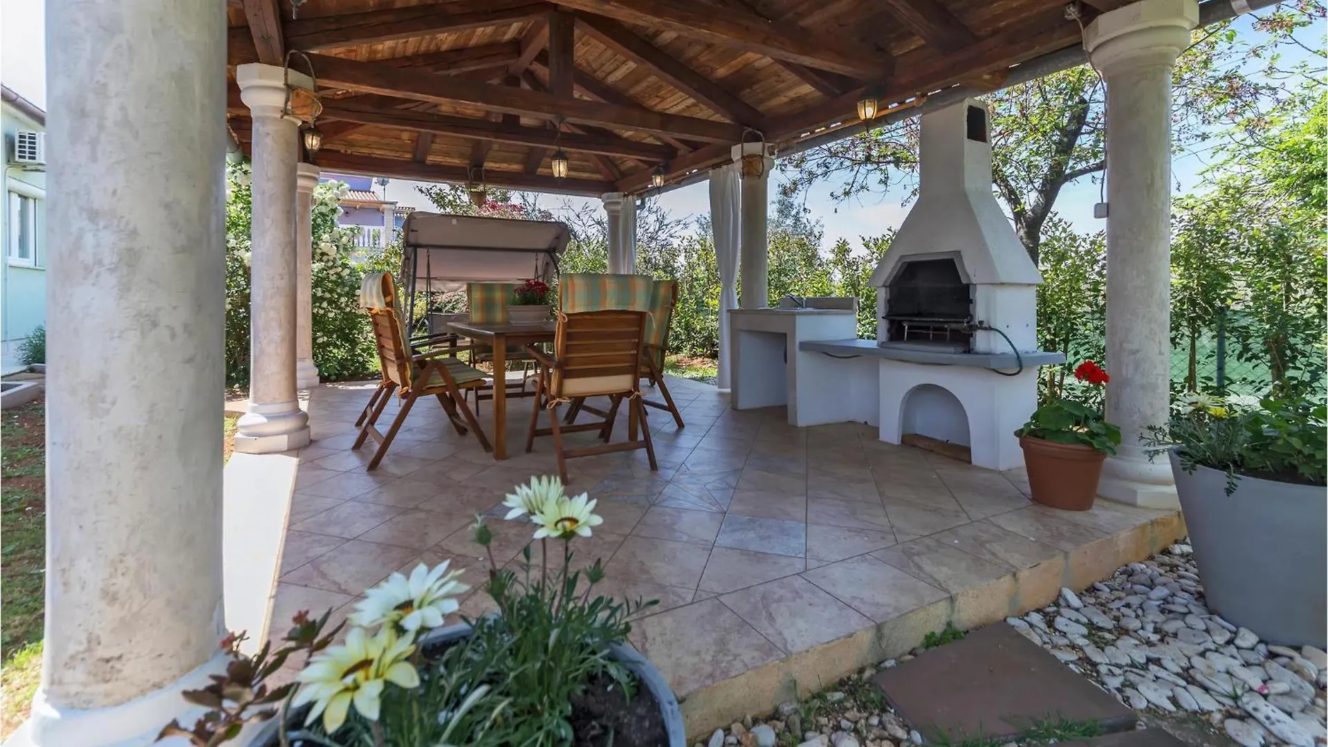 1 Bedroom Beautiful Apartment In Valtura